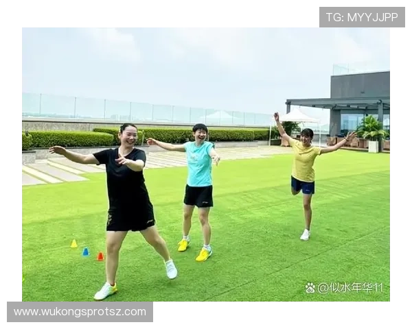 何卓佳豪宅厨房比五星级酒店还讲究，估计饭菜上桌都得排队抢着拍照吧