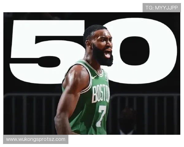 伯德无球跑动牵制防守，拉开空间主导绿军进攻体系