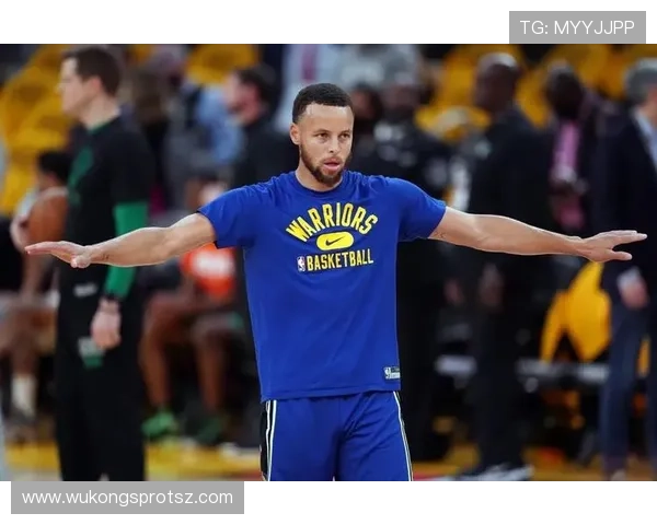 安德鲁·威金斯挡拆拉开防守空档提升关键回合得分效率