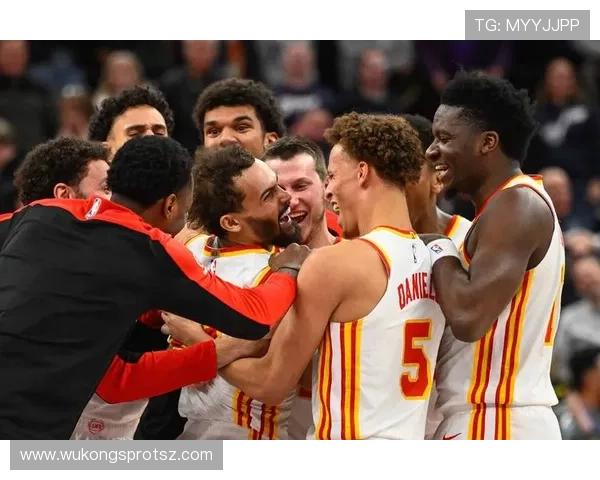 特雷·杨突破创造机会效率提升显著助阵季后赛表现