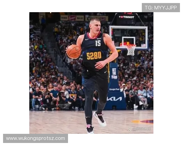 约基奇通过挡拆提高传球效率，拉开球场空间助掘金多点开花