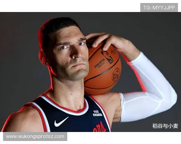 布鲁克·洛佩斯无球牵制改变防守布局，内线效率持续领跑