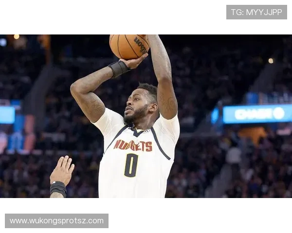 普尔比以往更靠挡拆，迫使对位锋线换防提升三分效率